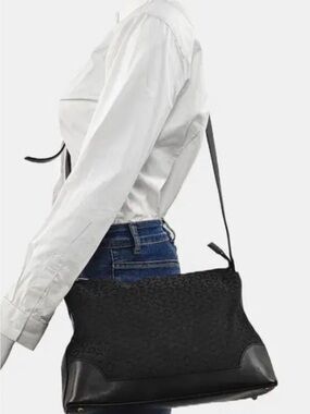 🔥🔥CELINE BLACK CROSSBODY/VINTAGE (EUC)🔥🔥
